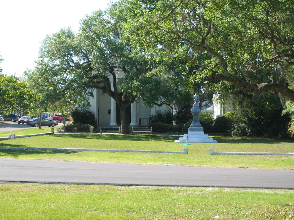 Apalachicola, FL: Trinity Episcopal Church and Gorrie Monument
