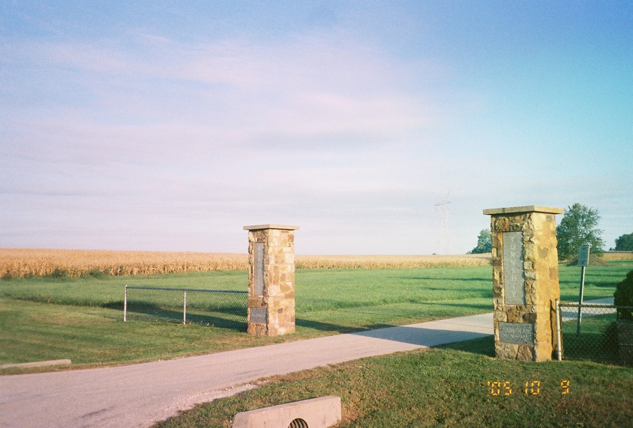 Heyworth, IL: Randolph Township Cemetary, entrance