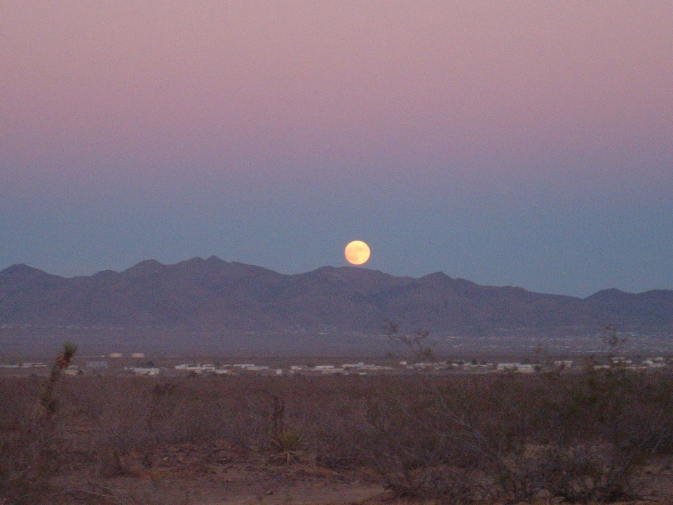 Golden Valley, AZ: Full moon over Golden Valley