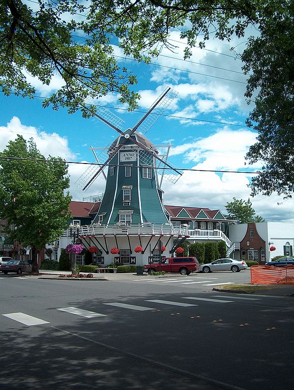 Lynden, WA: Windmill in downtown Lynden