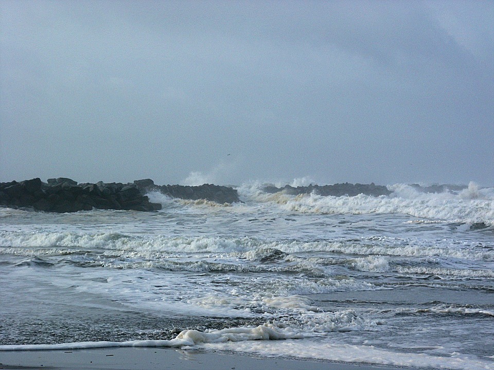 Ocean Shores, WA: Stormy day at the jetty in Ocean Shores