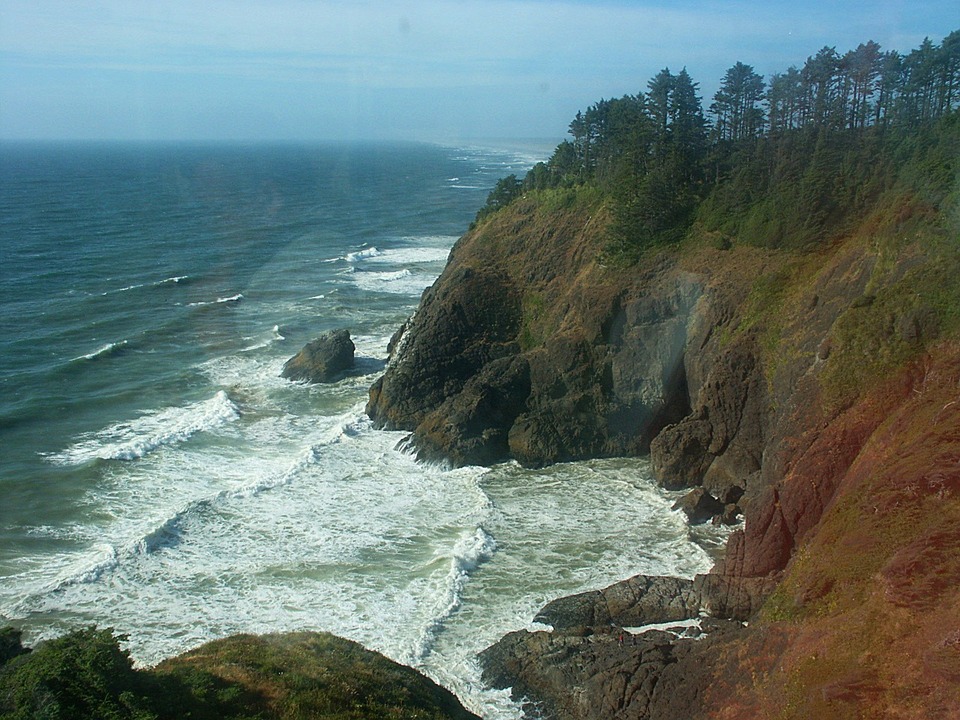 Ilwaco, WA: The rocks below the Cape Disappointment lighthouse, Ilwaco, WA