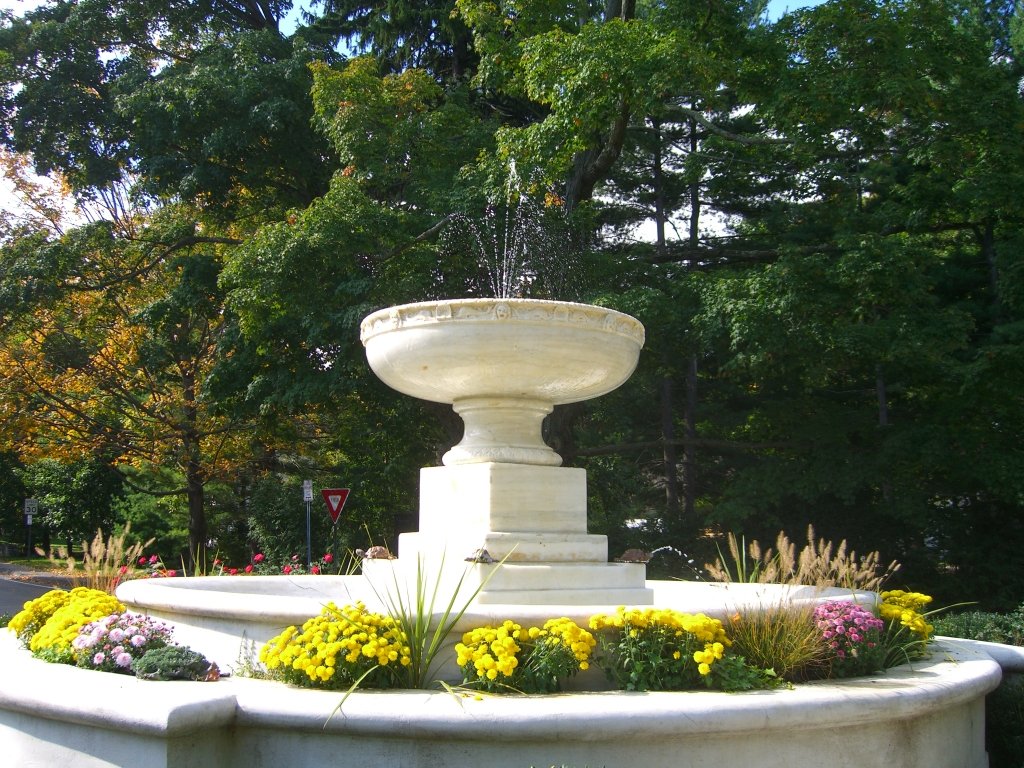 Ridgefield, CT: The Fountain, a Ridgefield landmark