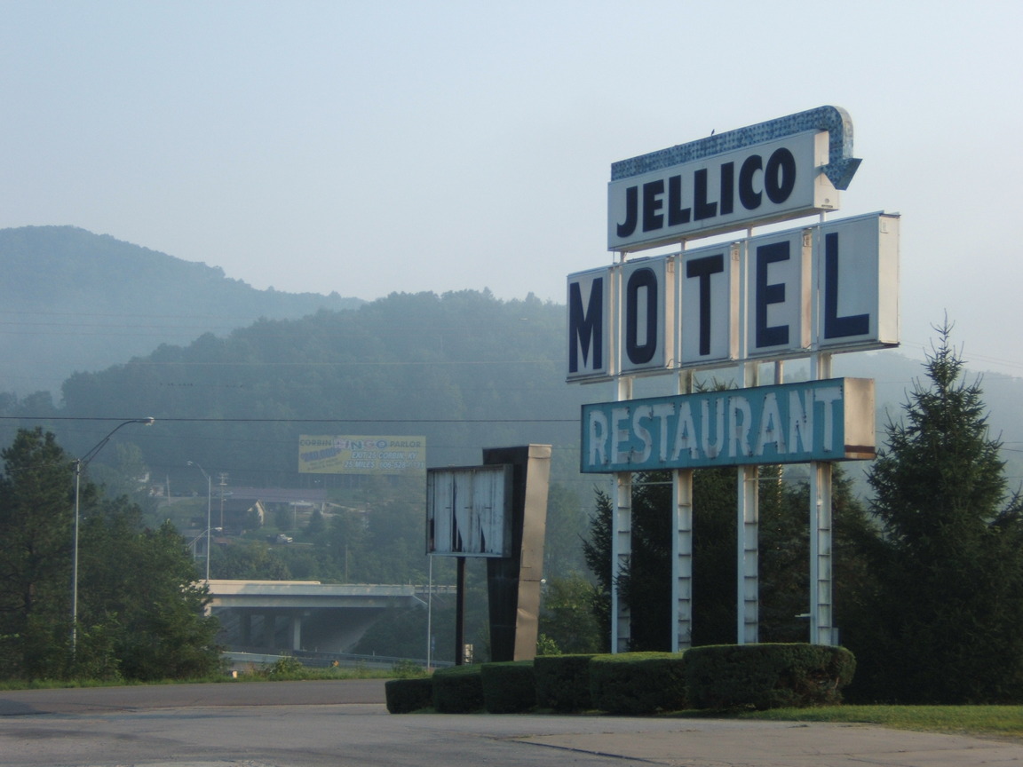 Jellico, TN: Jellico Motel/Mountains