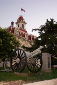 Cottonwood Falls, KS: Cannon on courthouse lawn in Cottonwood Falls, Ks.