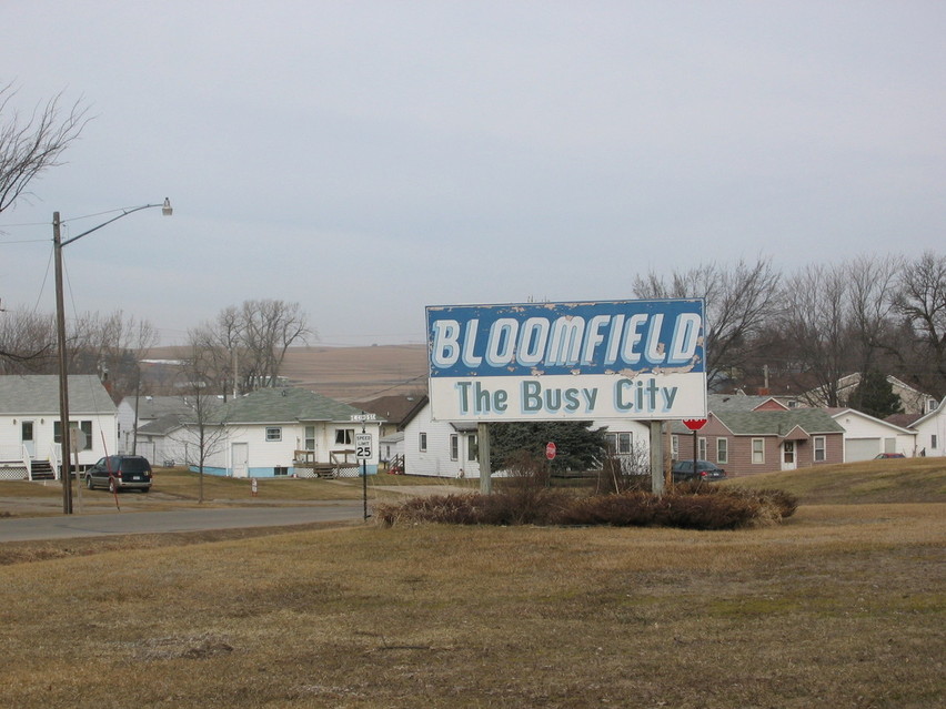 Bloomfield, NE: Town square?