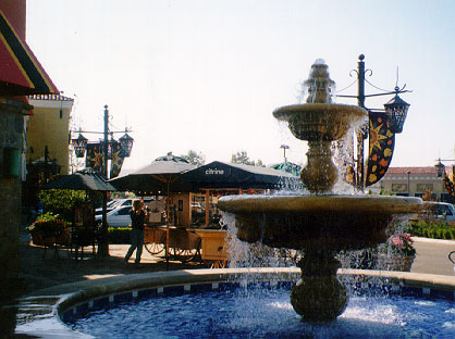 Westlake Village, CA: My favorite place - the Promenade with Caruso's fountain