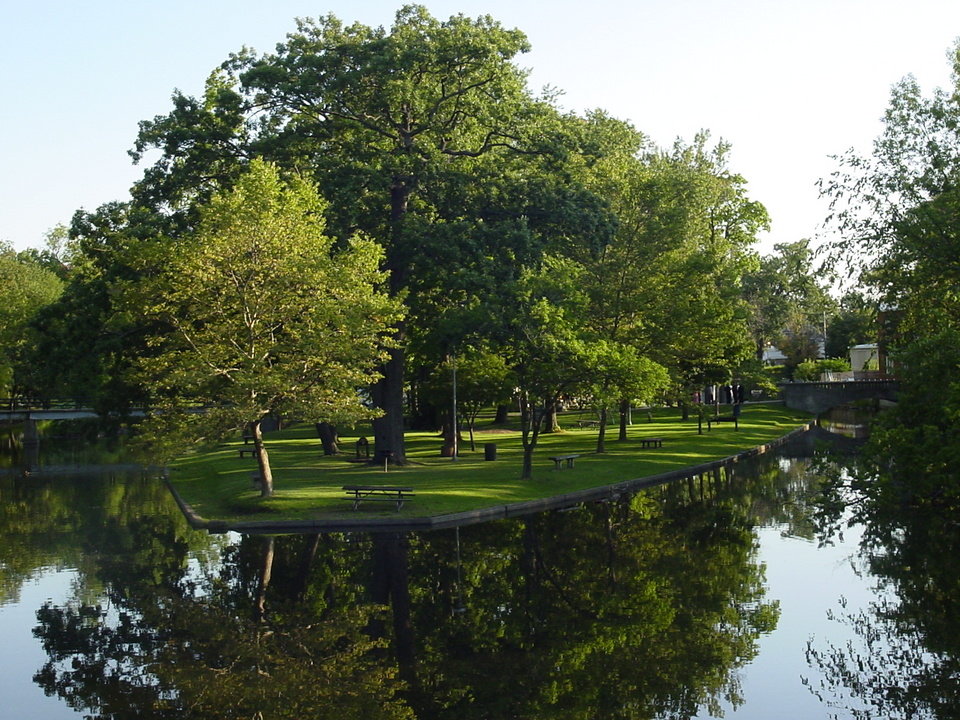 Eaton Rapids, MI: island park