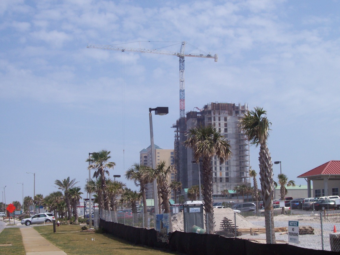 Pensacola, FL: Pensacola Beach Hotel under construction