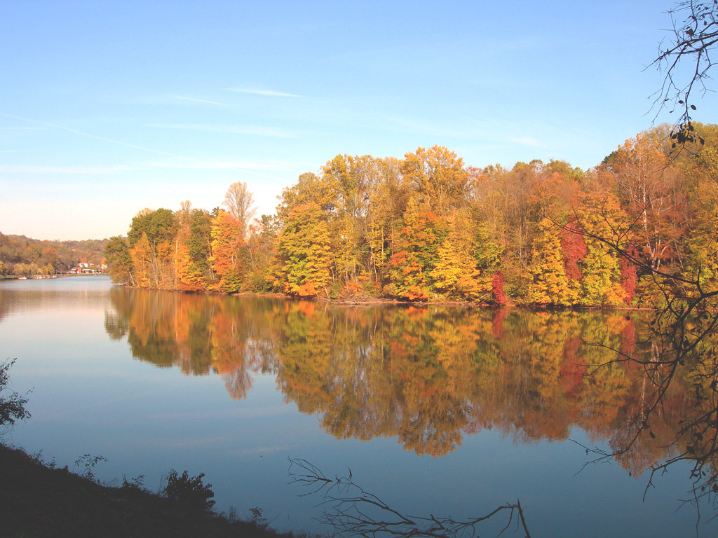 Rivesville, WV: Monongahela River flows through Rivesville