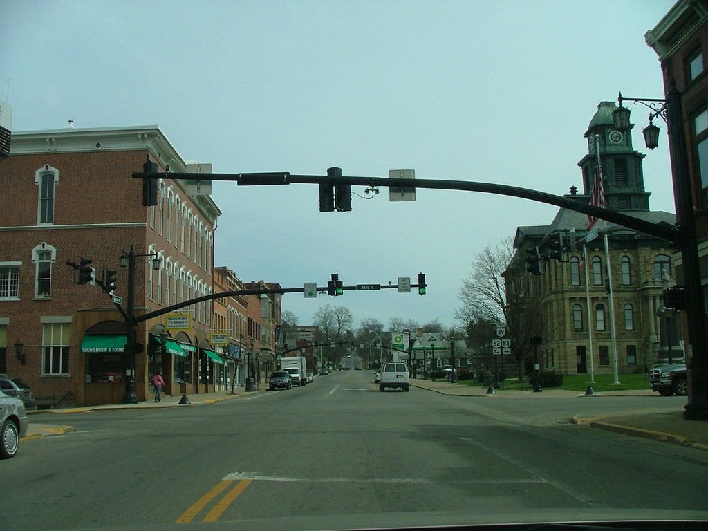 Millersburg, OH: East bound in the square of Millersburg