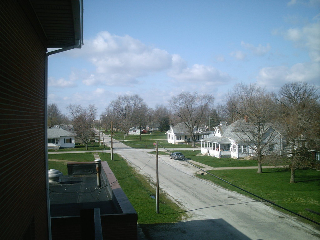 Witt, IL: 3rd street from the school fire escape steps