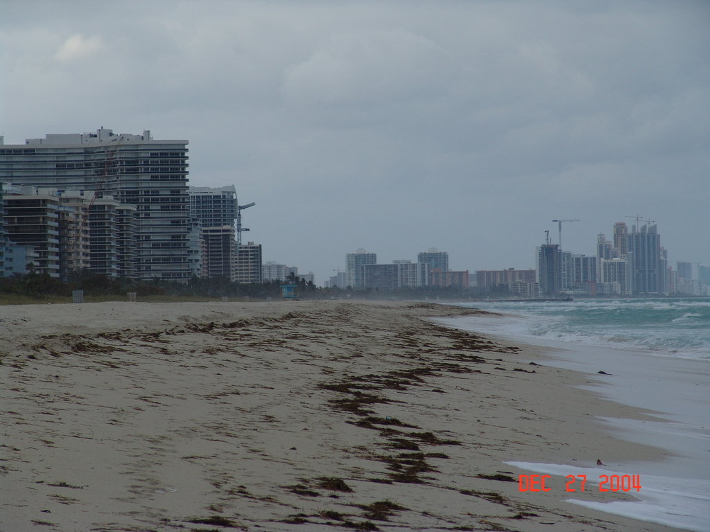 Surfside, FL: Beach view