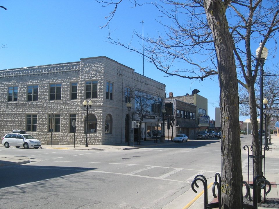 Sturgeon Bay, WI: Downtown view of the many shops