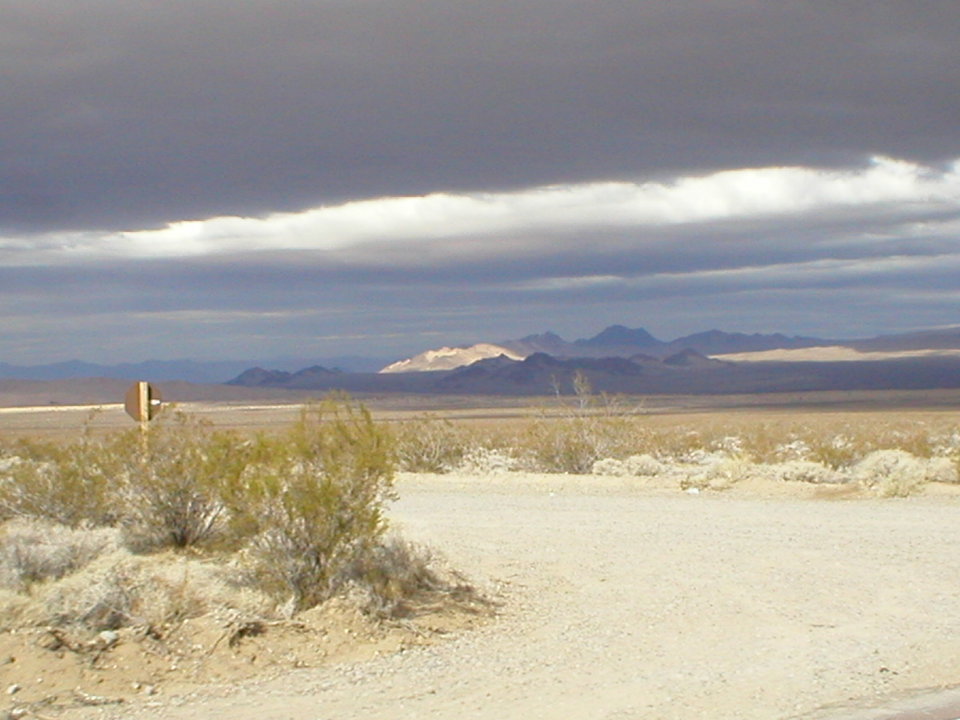 Twentynine Palms, CA: This was a very stormy day in 29 palms, the picture was taken outside my home