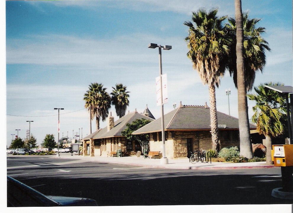 San Carlos, CA: Caltrain station San Carlos,CA