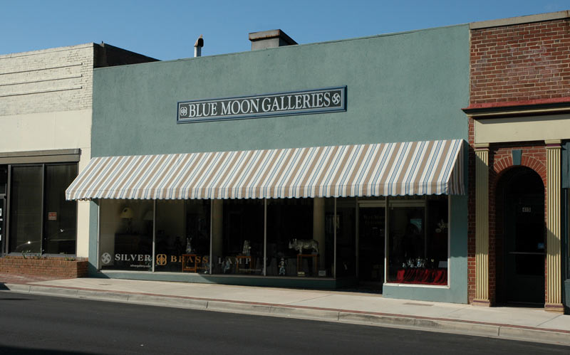 Waynesboro, VA: Blue Moon Galleries in Downtown Waynesboro, Virginia