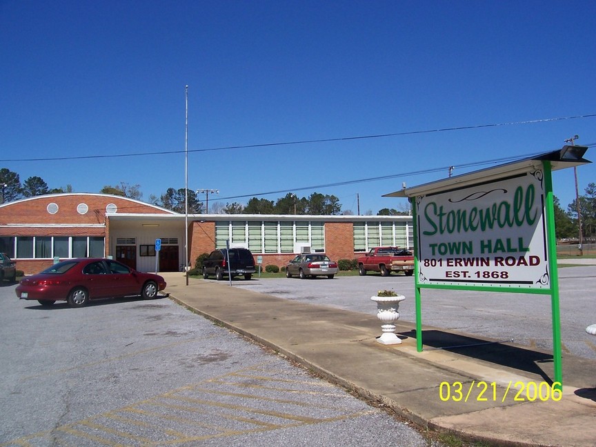 Stonewall, MS: Town Hall