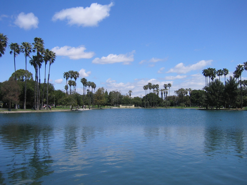 Alondra Park, CA: The Alondra Park Pond...a quite place to fish