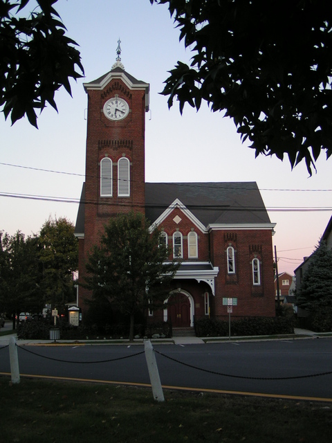 New Oxford, PA: Church on the Square