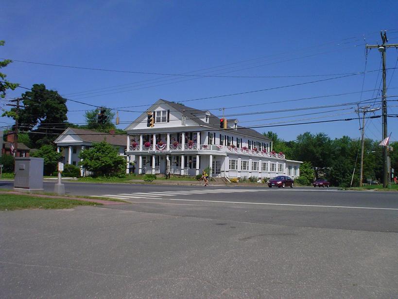 Somers, CT: Somers Inn, in The Town Of Somers. Main St. 06071