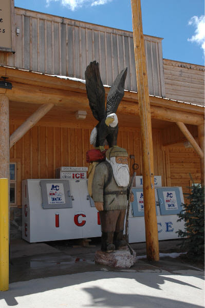 Red Feather Lakes, CO: Statue