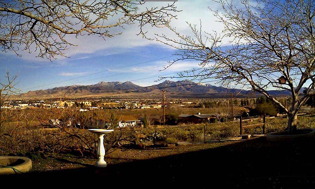 Kingman, AZ: Kingman Regional Medical Center in foreground, Hualapai Mountains in background