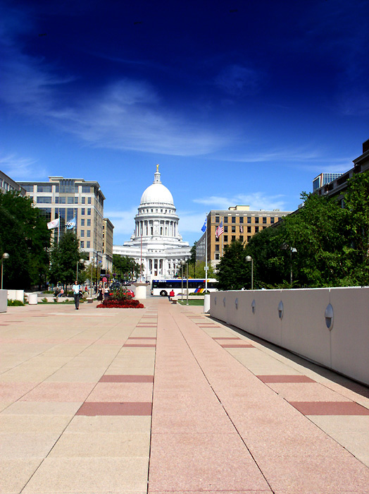 Madison, WI: Capitol building in downtown Madison