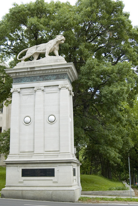 University City, MO: Lion statue at west end of the Delmar Loop