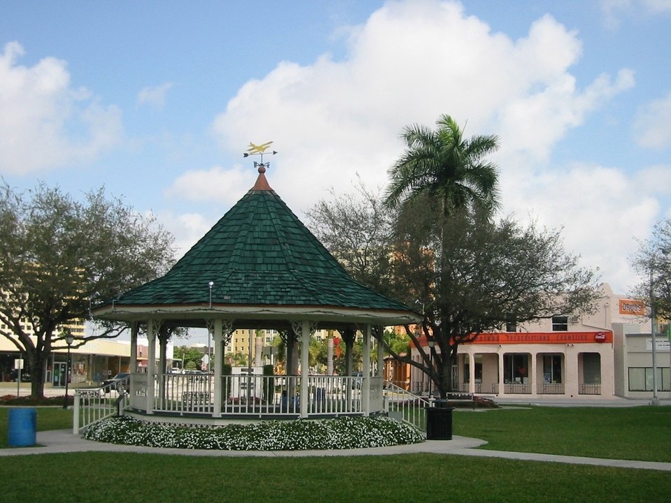 Miami Springs, FL: The Gazebo on the Circle