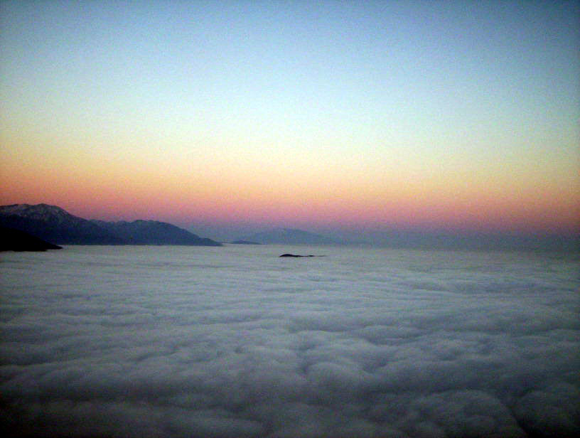 Lake Arrowhead, CA: Above the clouds Lake Arrowhead
