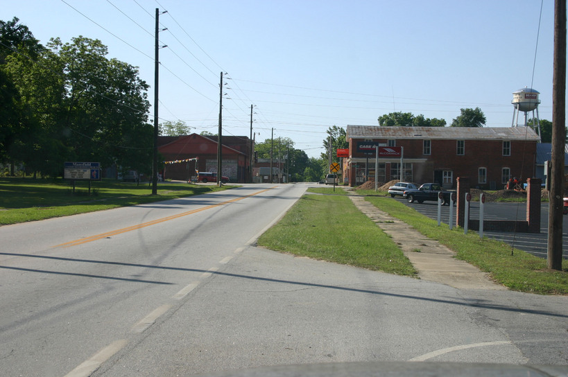 Mansfield, GA: Looking North on GA Route 11, toward center of town