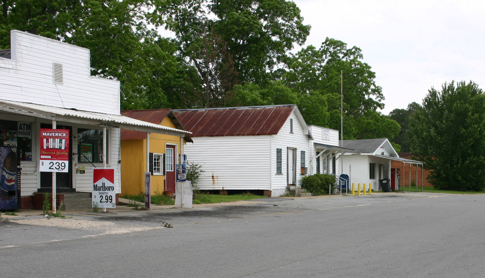 Poulan, GA: Old city center - Broad Street - Post Office (flag pole)