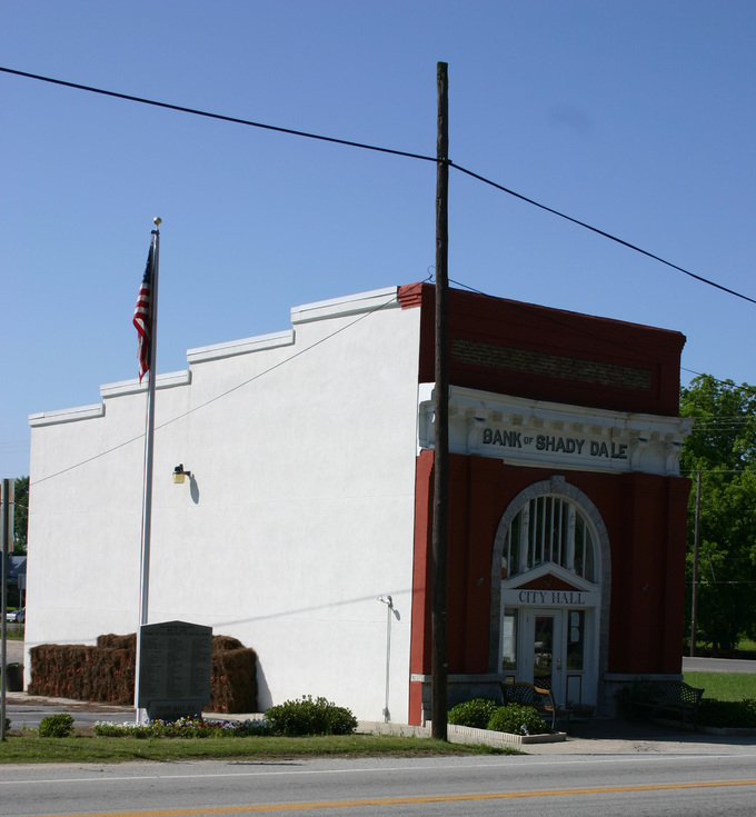 Shady Dale, GA: City Hall (former bank building)