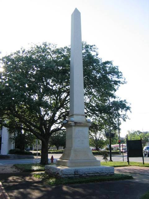 Marianna, FL: Confederate Memorial with wreath, Marianna Town Park