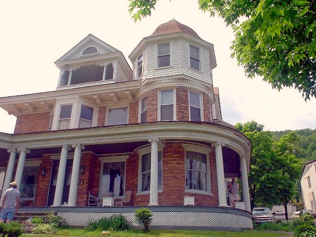 Piedmont, WV: An old house in Piedmont, WV which has been reopened as the Piedmont Victorian Boutique