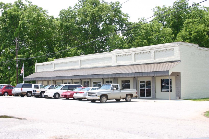 Bowersville, GA: Business center - including Post Office