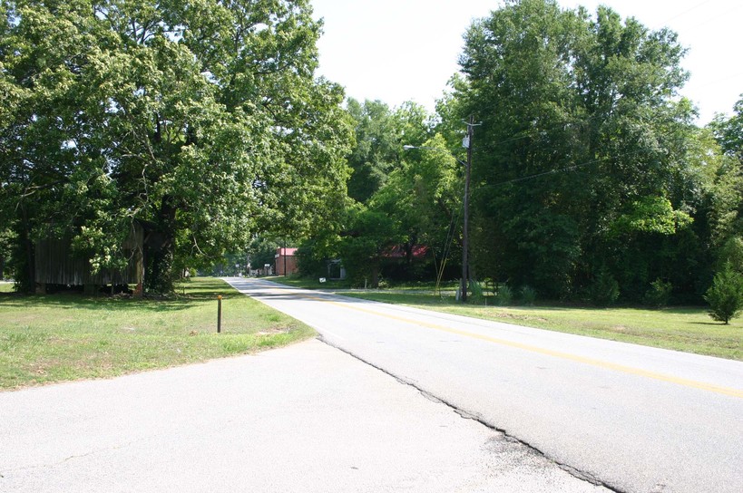 Maxeys, GA: Looking south on GA-77 into town