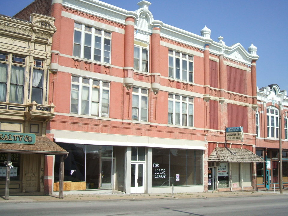 Fort Scott, KS: Three story Brick Building