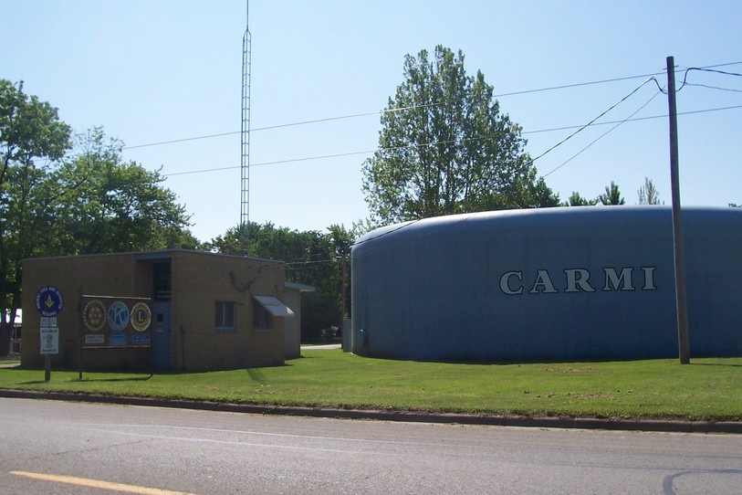 Carmi, IL: Center of Town