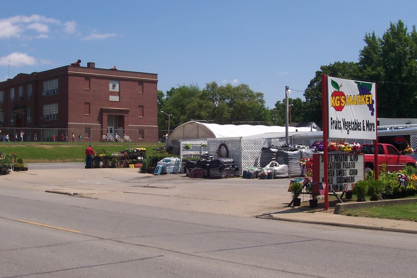 McLeansboro, IL Grade School & Market photo, picture, image (Illinois