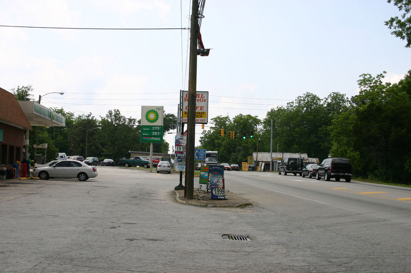 Carl, GA: Main intersection in town - GA 29