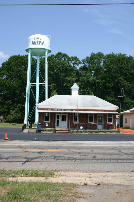 Avera, GA: Post Office and Water Tower