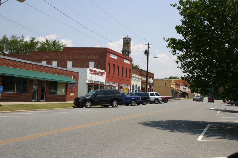 Glenwood, GA : Water Tower above the business center - 3rd Ave photo ...