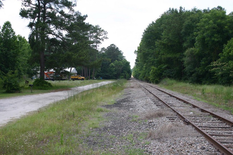 Higgston, GA: Looking West down railroad tracks