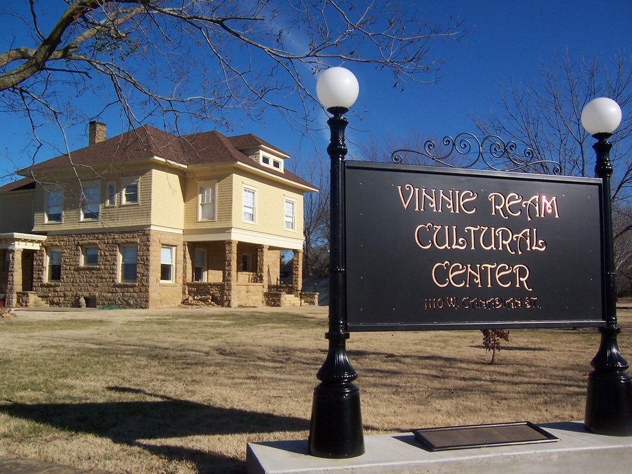 Vinita, OK: Vinnie Ream Cultural Center