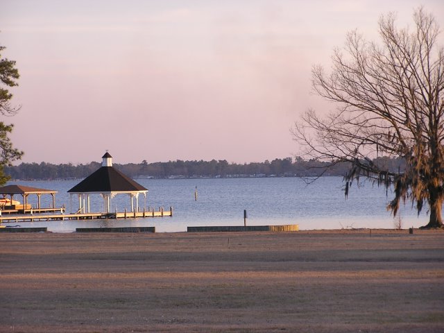 White Lake, NC: Picture of the lake, taken from Hwy 701 in February 2006