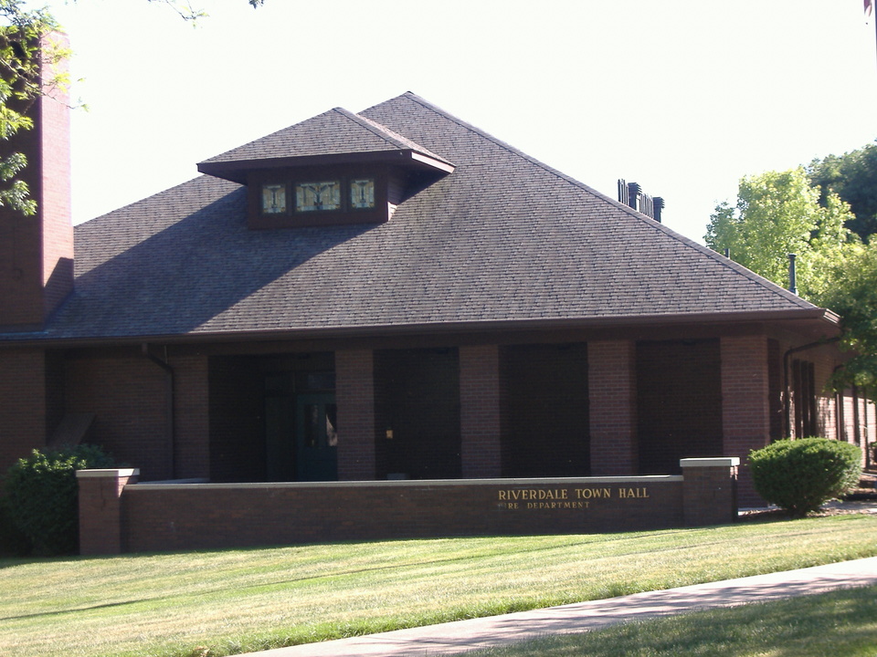 Riverdale, IA: Town hall and fire department