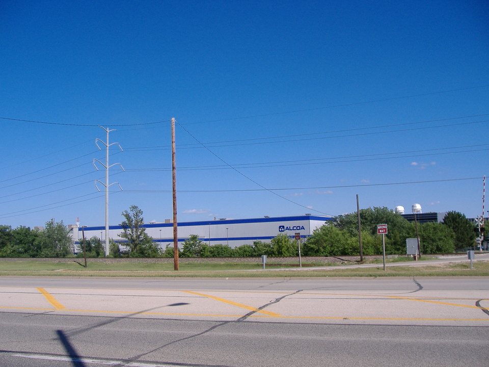 Riverdale, IA: Alcoa plant 1 mile long