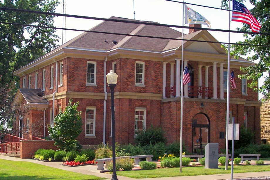 Bedford, KY: Trimble County Courthouse in Bedford, KY